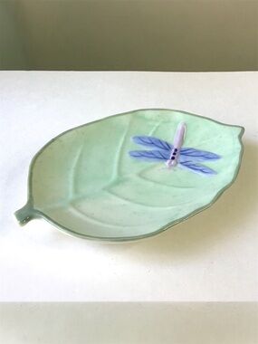 Favorite Things Dragonfly Leaf Shaped Porcelain Trinket Tray Soap Dish Excellent